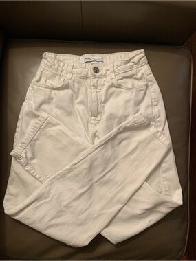 ZARA High-Rise White Women's Jeans - Clean White Denim